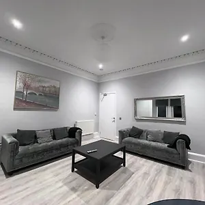 Lovely 4 Bedroom 2nd Floor Walk Up Apartment